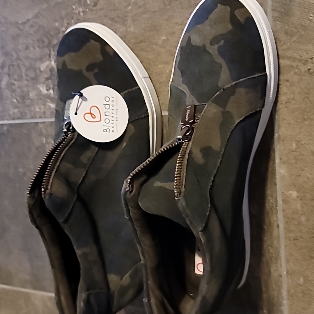 Blondo ankle waterproof shoes